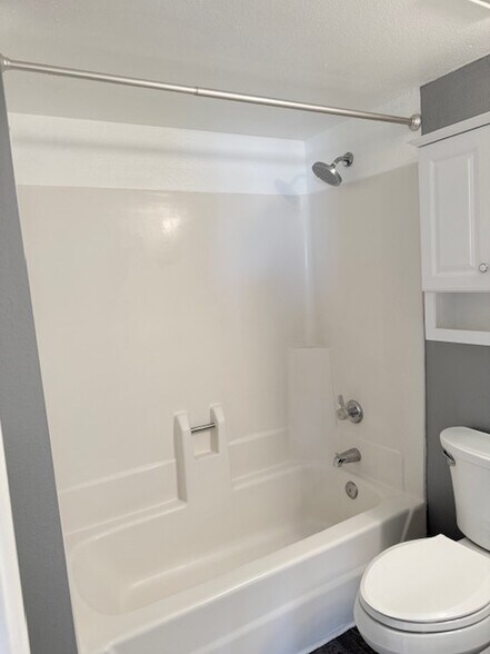 Building Photo - 461 W Holmes Ave