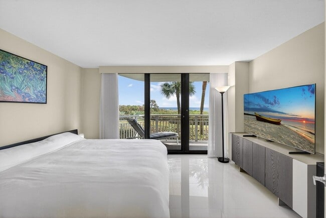 Building Photo - 3000 N Ocean Dr