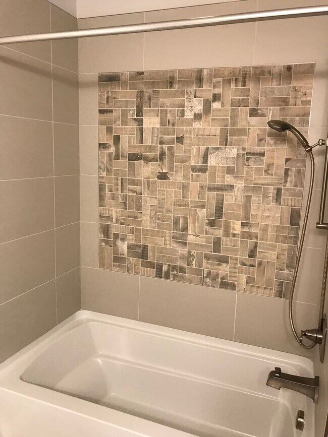 Building Photo - Newer 2 bed / 2.5 bath condo in Bryant Heights.