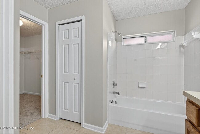 Building Photo - 2821 Cross Creek Dr