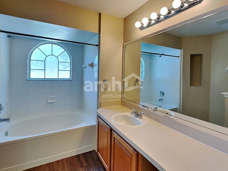 Building Photo - 2800 Bailey Way