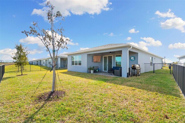 Building Photo - 13461 SW Bally Dr