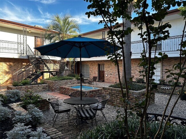 Building Photo - 1909 Brun St