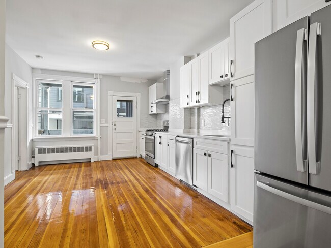 Building Photo - 141 Cottage St