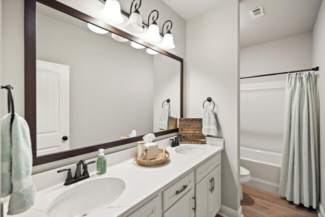 Building Photo - 212 Blaze Blvd