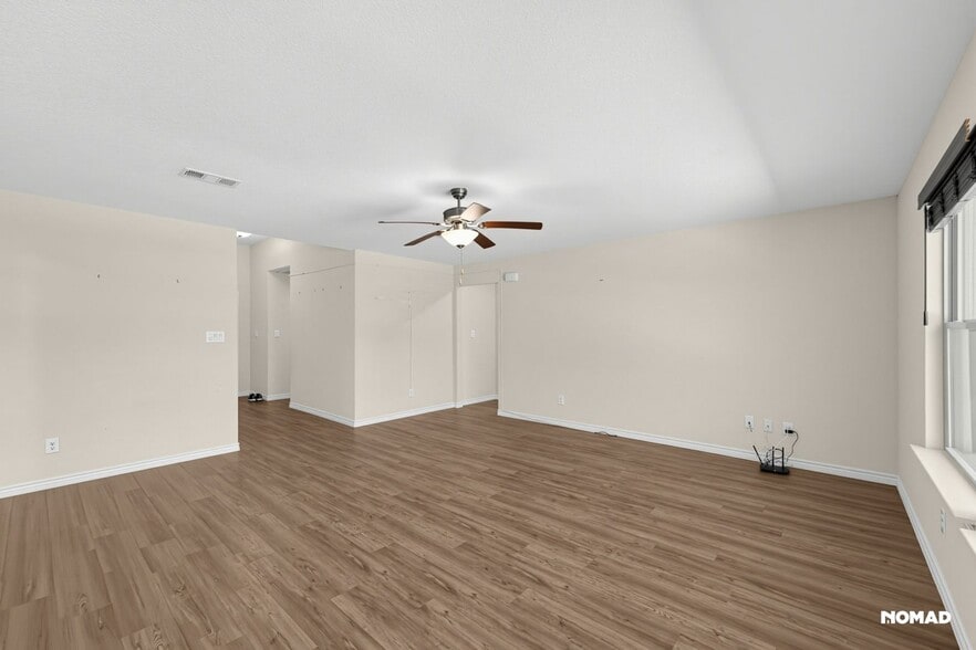 Building Photo - 205 Shady Oaks Dr