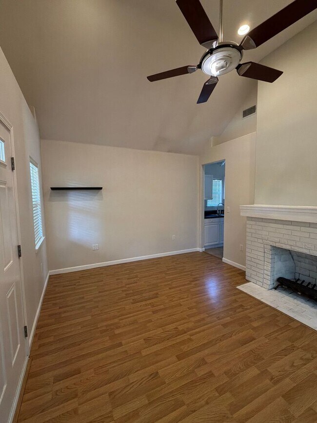 Building Photo - Charming 2 Bedroom, 2 Bathroom Home with ADU in Desirable Land Park Area