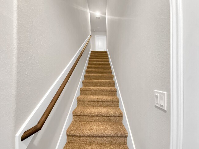 Building Photo - 807 Comanche Bend