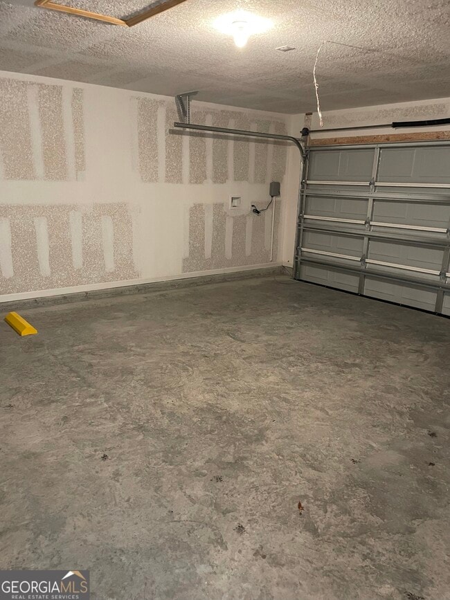 Building Photo - 127 Teakwood Dr