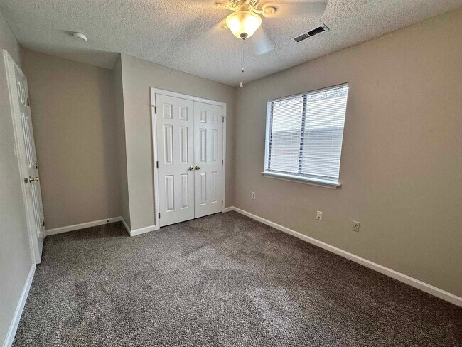 Building Photo - 6536 Valene Ct