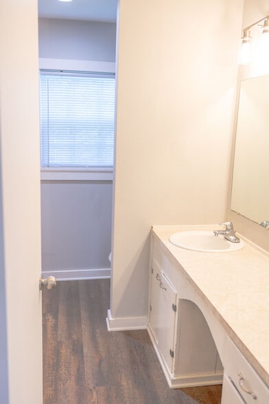 bathroom - 560 W Hwy 243