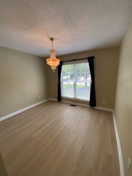 Building Photo - 3 Forest Creek Dr