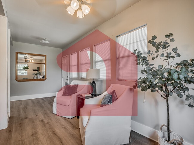 Building Photo - 1501 Gladstone Terrace