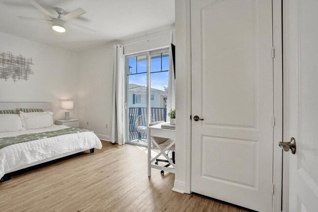 Building Photo - 642 NW 38th Cir