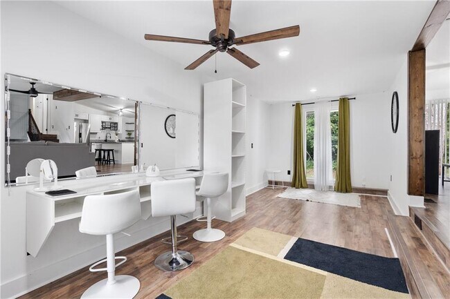 Building Photo - 6940 Cainwood Dr