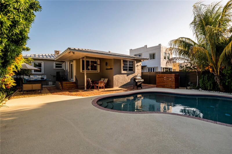 Primary Photo - 1745 SW 11th Terrace