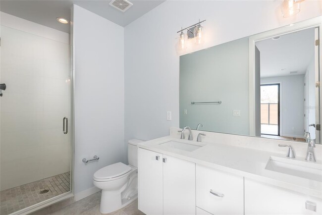 Building Photo - 530 W Plaza Pl