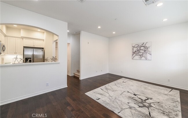 Building Photo - 31 Quartet-