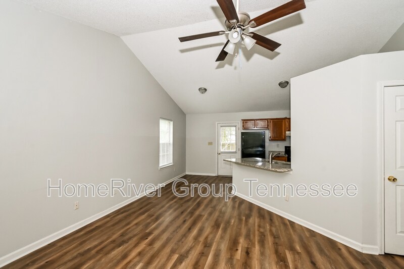 Building Photo - 7007 Village Ln