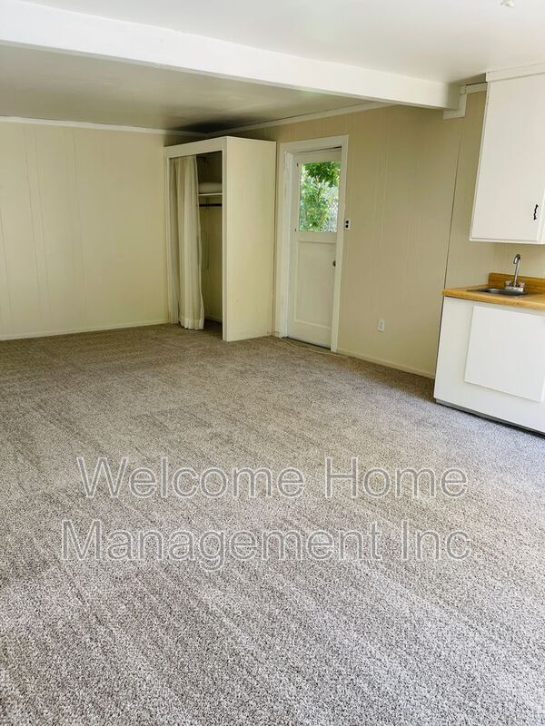 Building Photo - 2561 Olympic Blvd