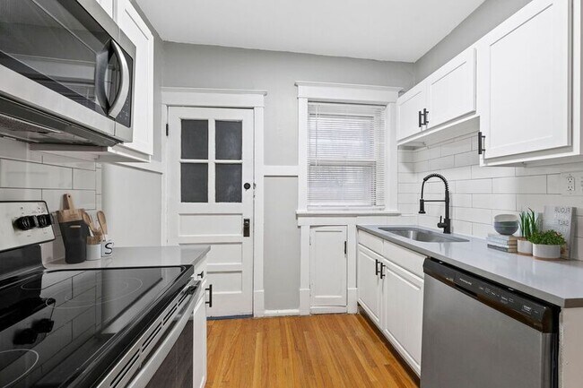 Building Photo - 1514-1518 McCausland Ave