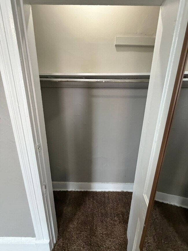 Building Photo - 203 W Dewald St