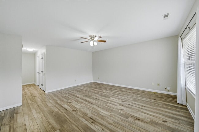 Building Photo - 804 Valerie Ln