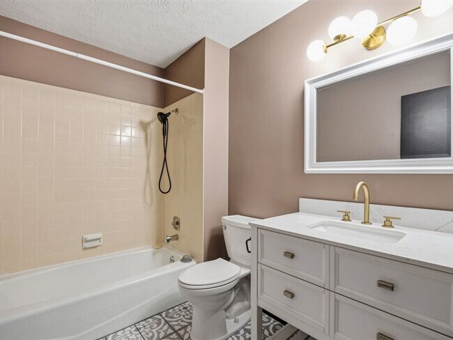Building Photo - 15665 Fountain Hills Dr