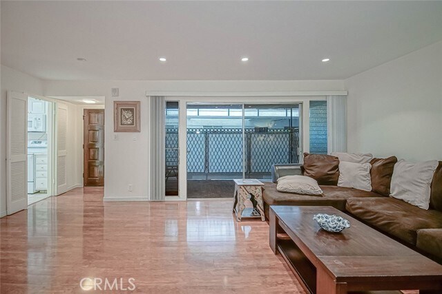 Building Photo - 4950 Louise Ave