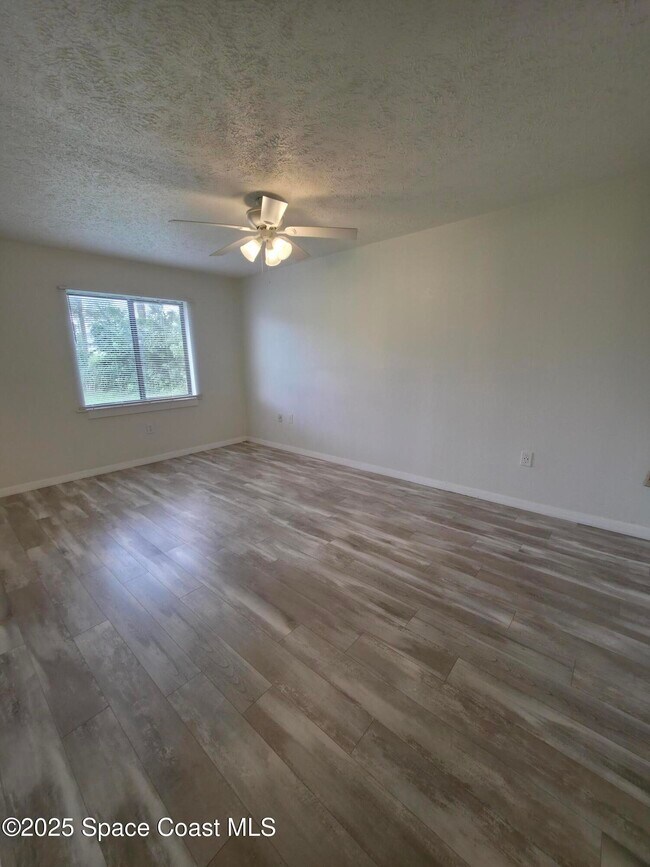 Building Photo - 901 Colonial Ave SE