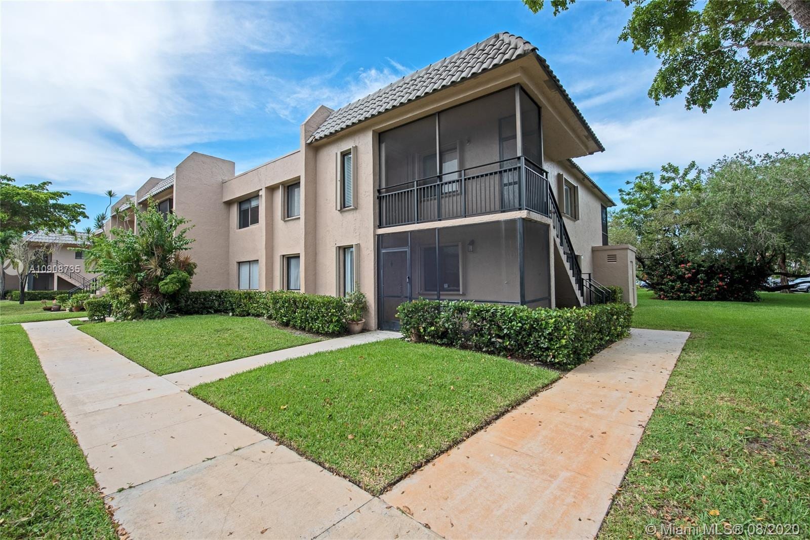 Building Photo - 320 Racquet Club Rd