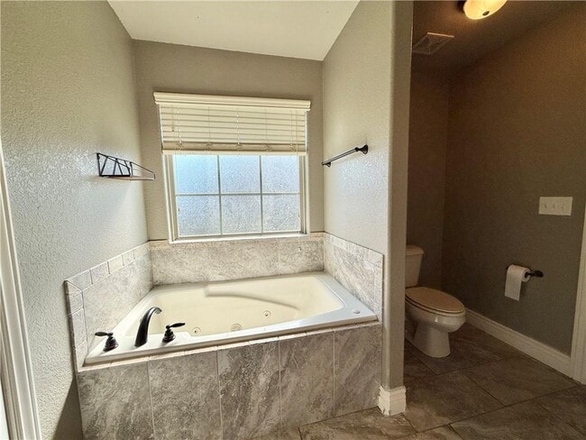 Building Photo - 1140 Willow Oak