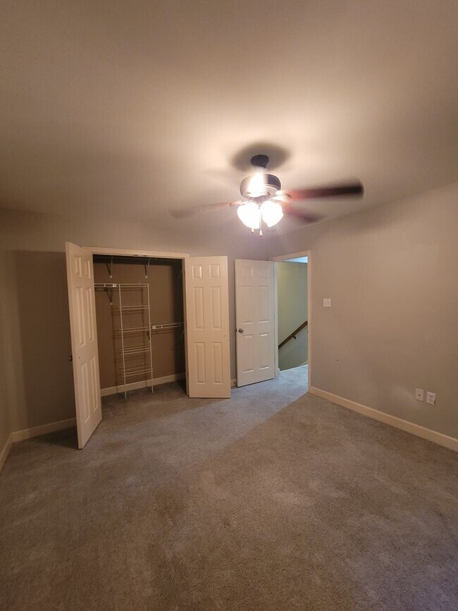 Building Photo - Home in Benton