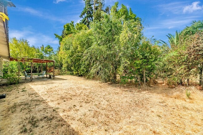 Building Photo - Classic Ranch Style Home in Top School Dis...