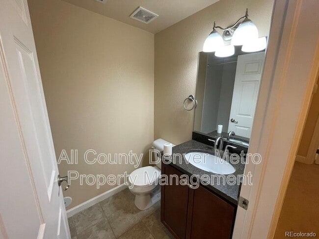 Building Photo - 5014 Everett St