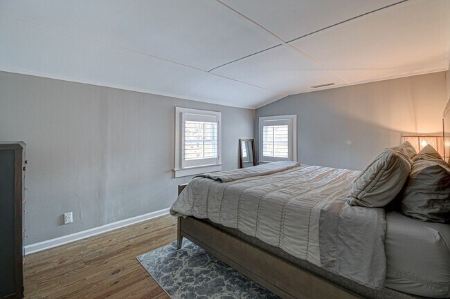 Building Photo - Washington Park 3BR 2Bth Home - available now for both short or long term lease