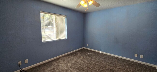 Building Photo - Charming 2 bedroom apartment