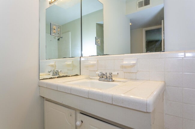 Building Photo - 2105 Montreat Pkwy