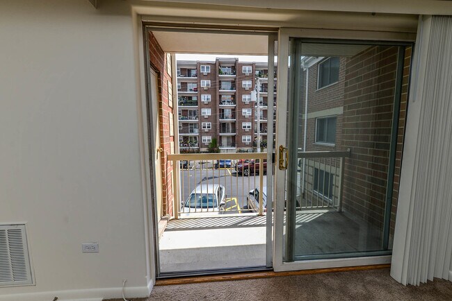 Building Photo - 8751 W Catherine Ave