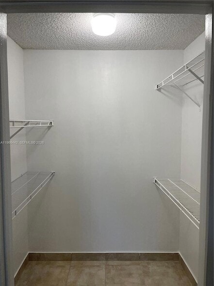 Building Photo - 570 S Park Rd