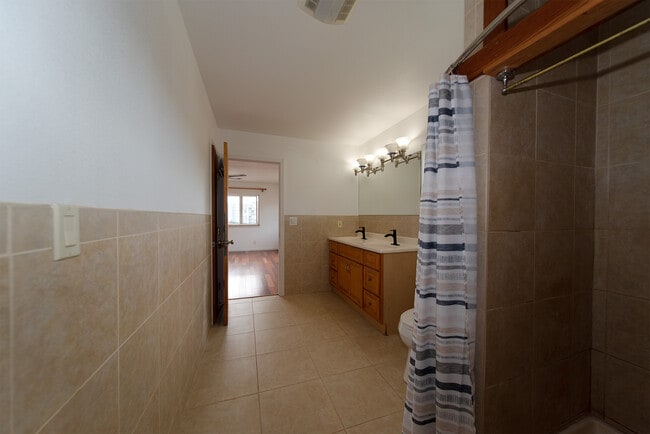 Building Photo - 99-060 Nalopaka Pl