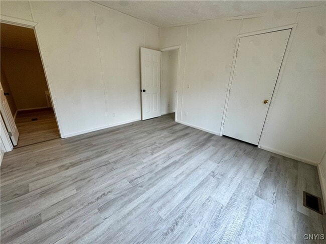 Building Photo - 4943 Forest Ave