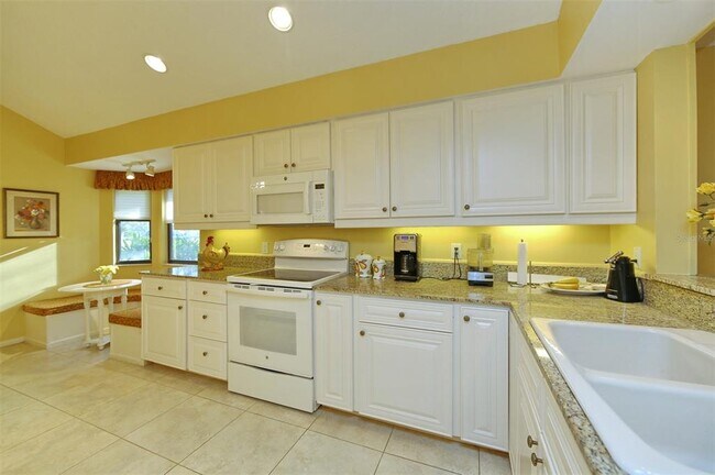 Building Photo - 5728 Doral Dr