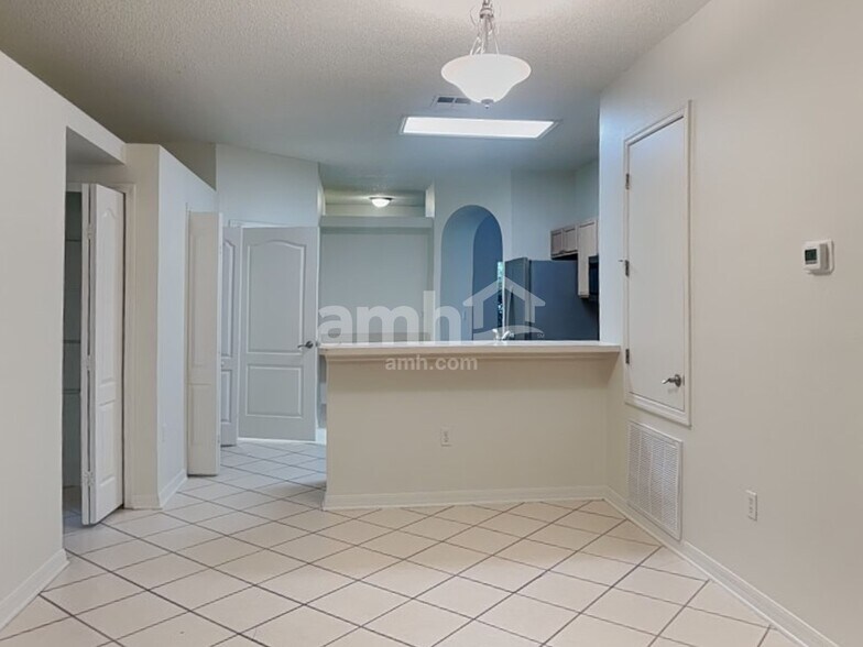 Building Photo - 10105 Granite Bay Dr