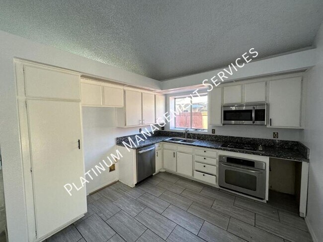 Building Photo - 36832 Goldenview Way