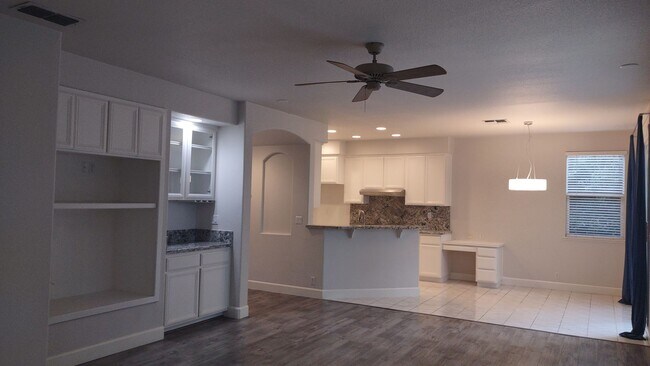 Building Photo - 6121 Lockridge Dr