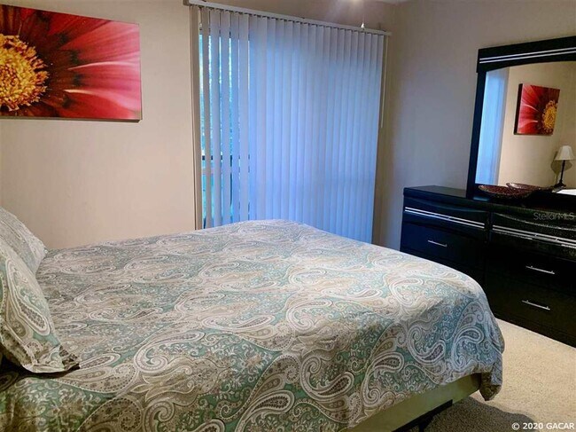 Building Photo - 1700 SW 16th Ct