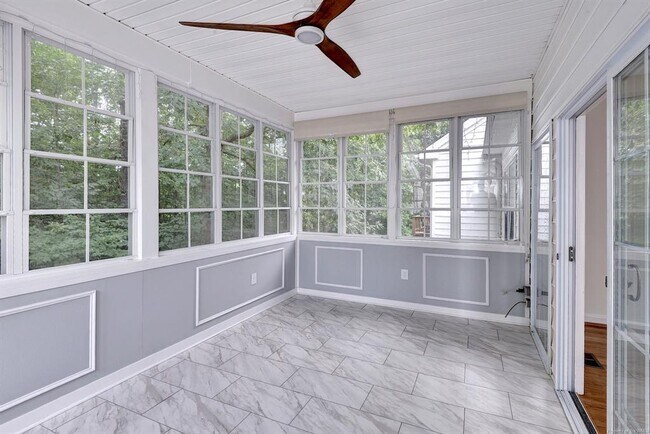 Building Photo - 8321 Barons Ct