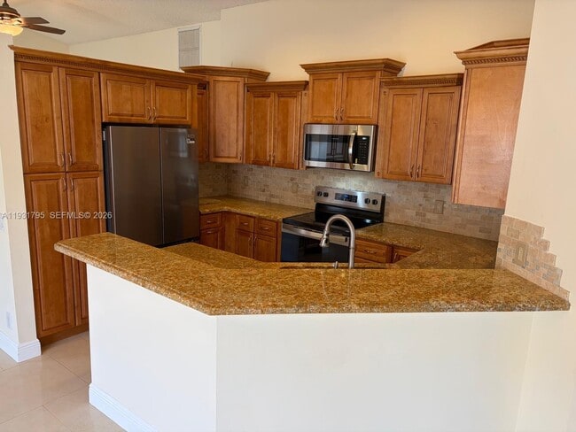 Building Photo - 1525 Estancia Cir