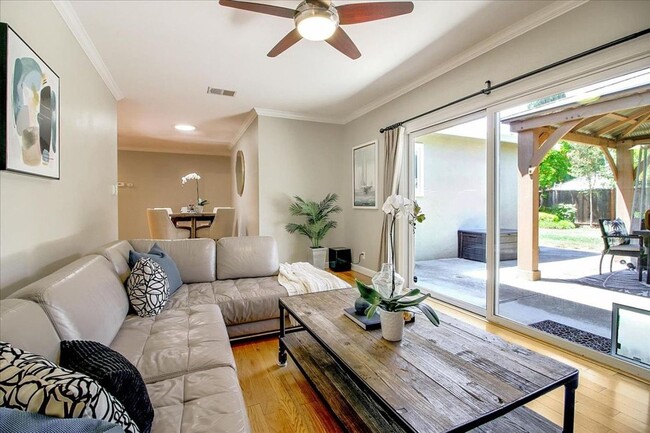 Building Photo - LOVELY 3 Bed/2 Bath Home in San Jose on a ...